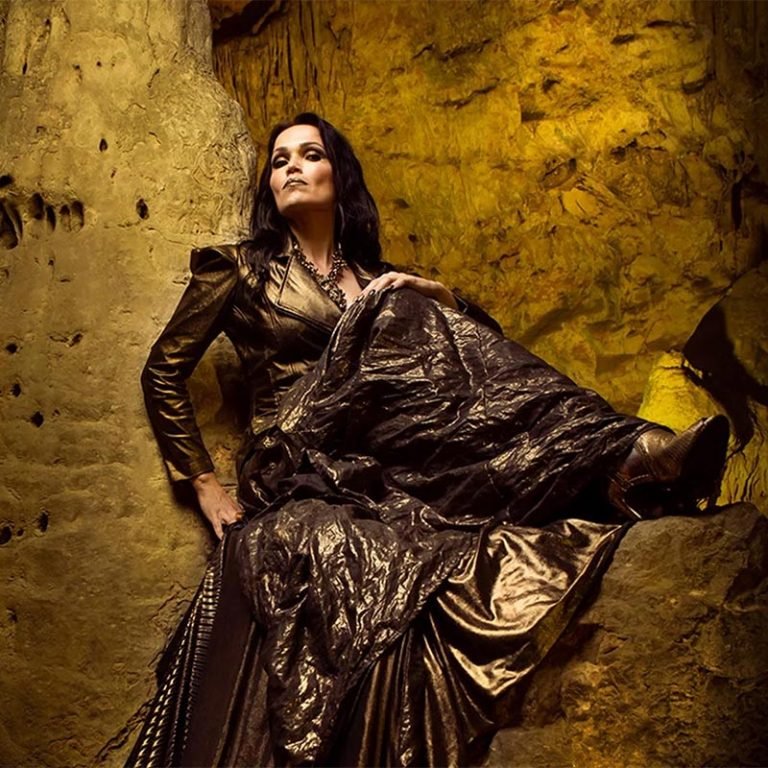 Tarja canta METALLICA